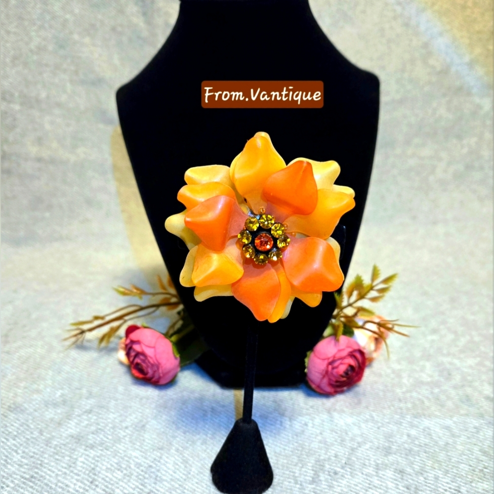 🏵 Vintage Colourful Flower w/ Rhinestone Bold / Statement Brooch / Pin 🧷